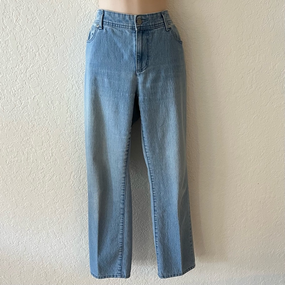 Chico’s Light Wash Slim Leg Embroidered Back Pockets Short 8